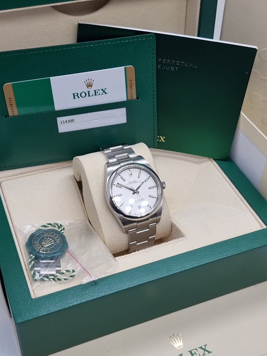 Rolex OYSTER PERPETUAL 39 114300, White Dial, 2019 Full Set, Excellent Condition