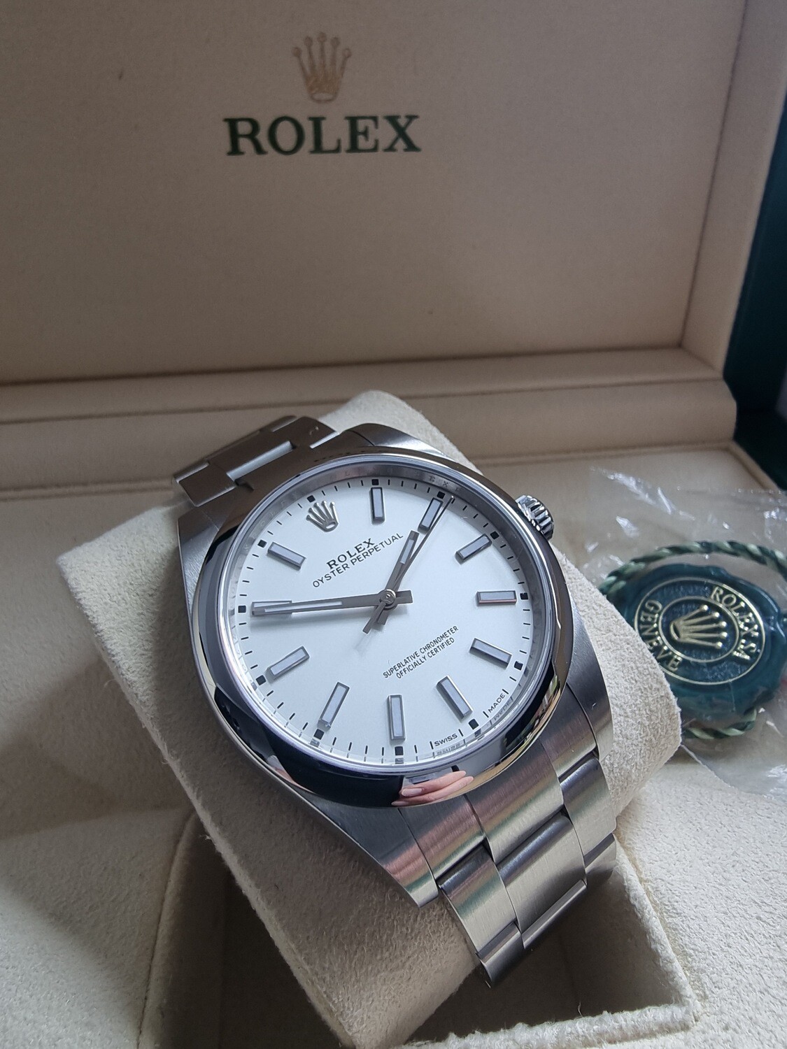 Rolex OYSTER PERPETUAL 39 114300, White Dial, 2019 Full Set, Excellent Condition
