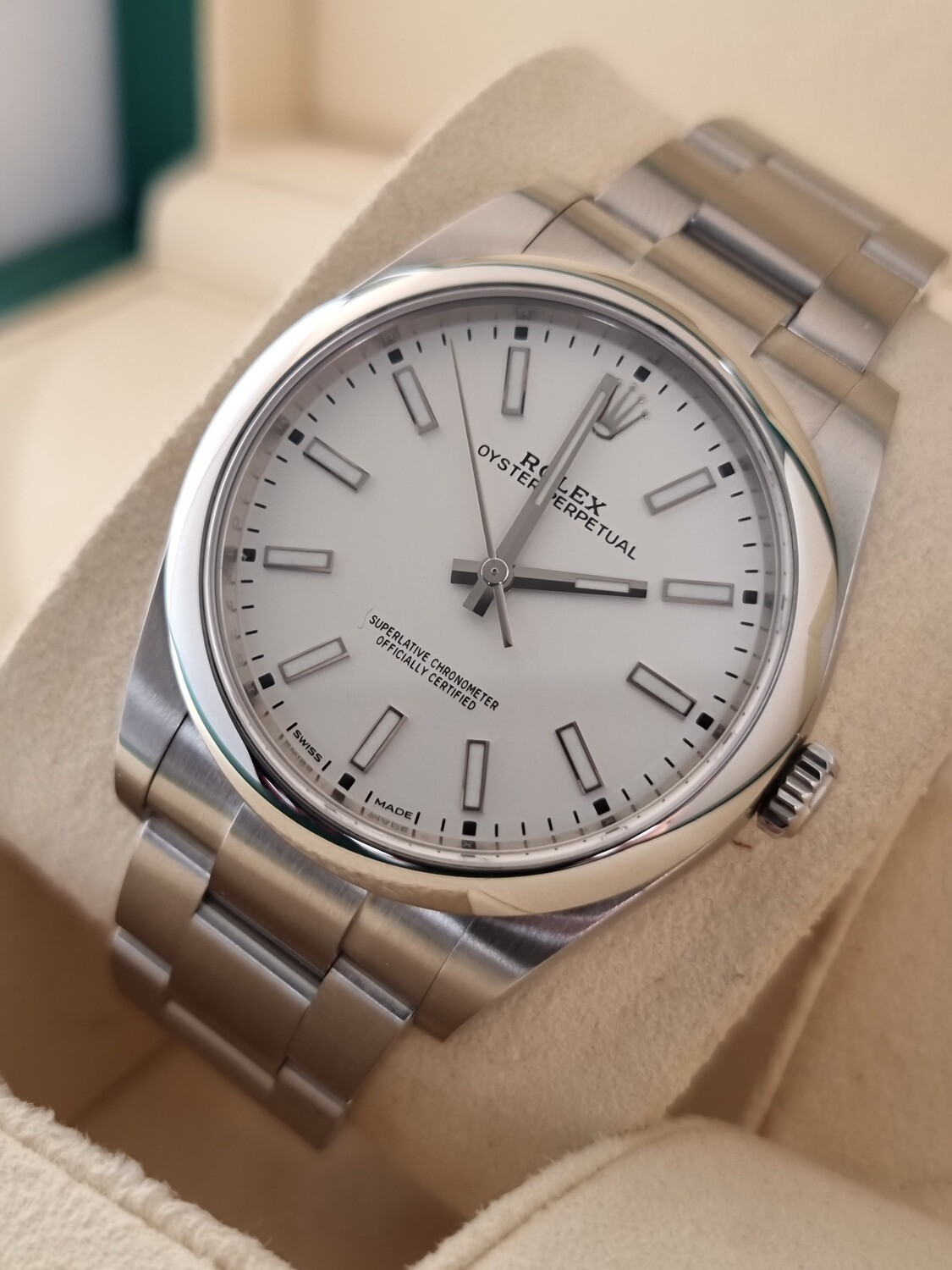 Rolex OYSTER PERPETUAL 39 114300, White Dial, 2019 Full Set, Excellent Condition