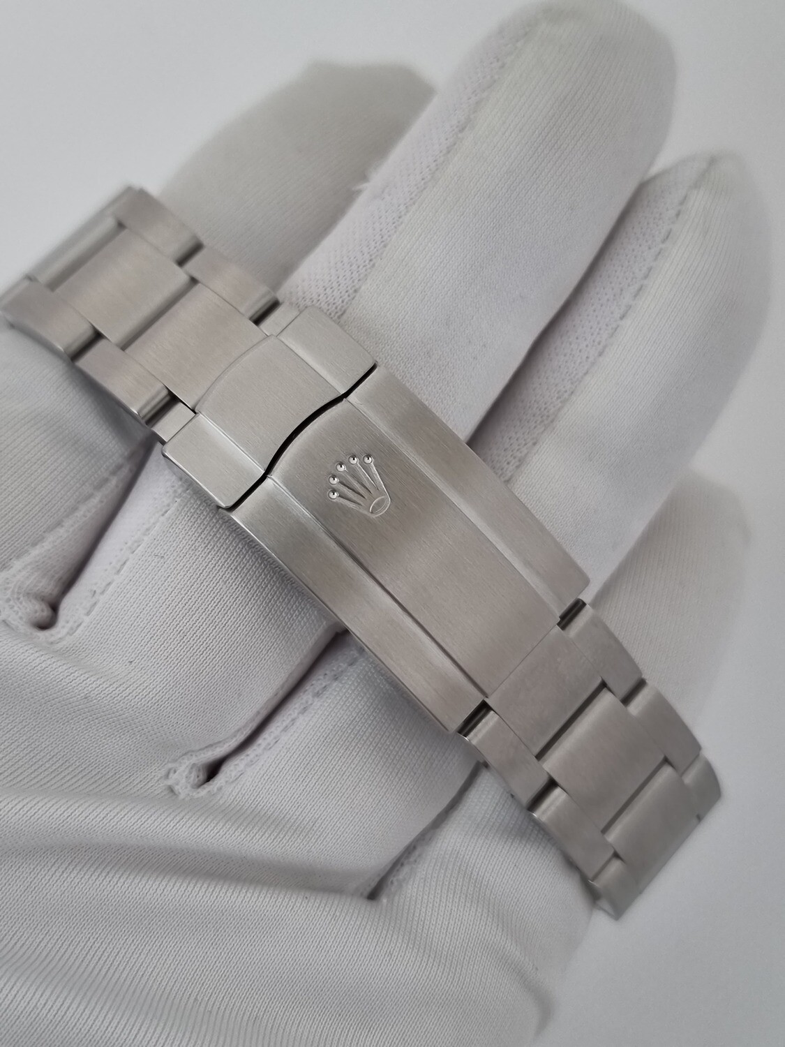 Rolex OYSTER PERPETUAL 39 114300, White Dial, 2019 Full Set, Excellent Condition