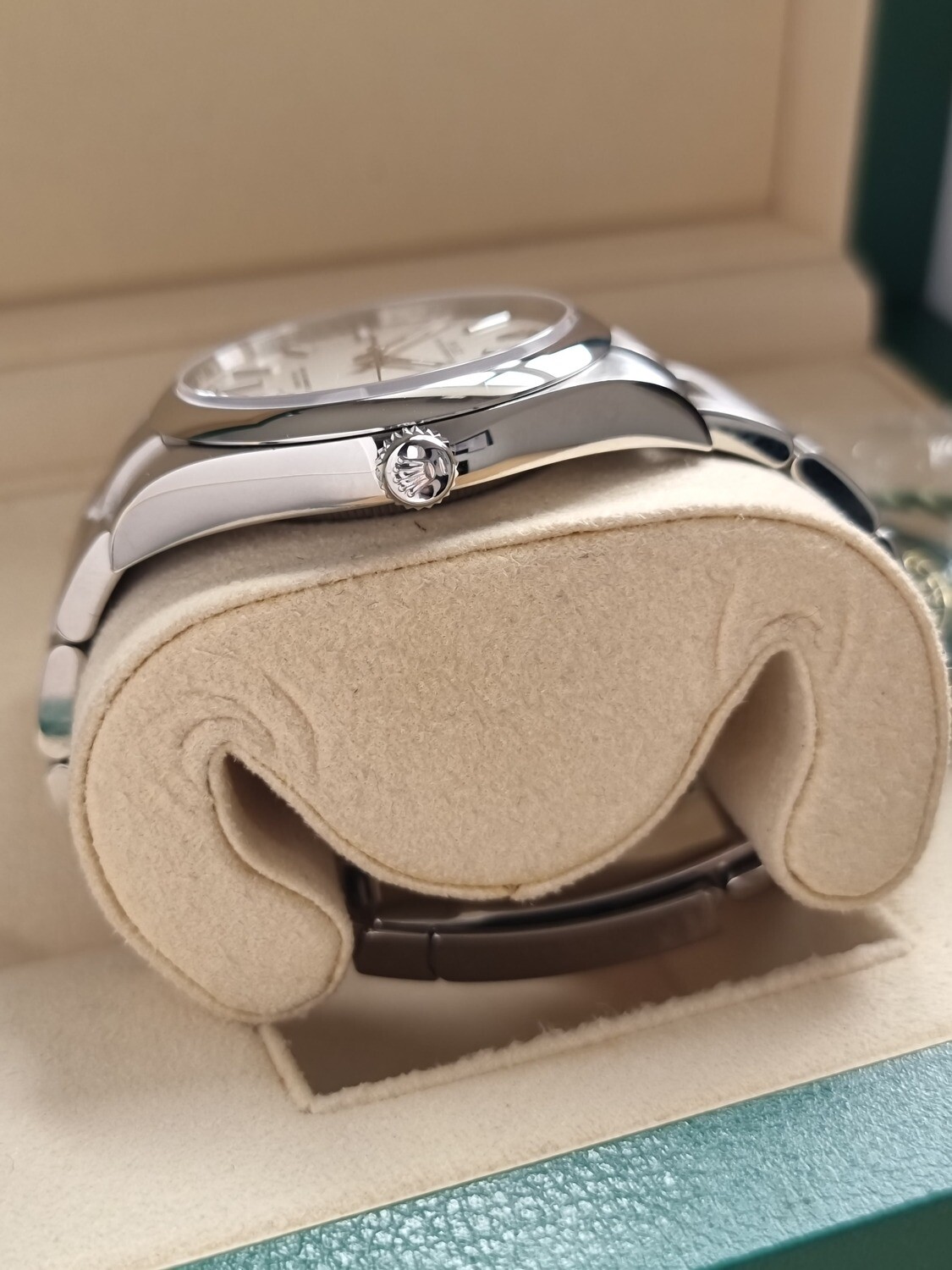 Rolex OYSTER PERPETUAL 39 114300, White Dial, 2019 Full Set, Excellent Condition