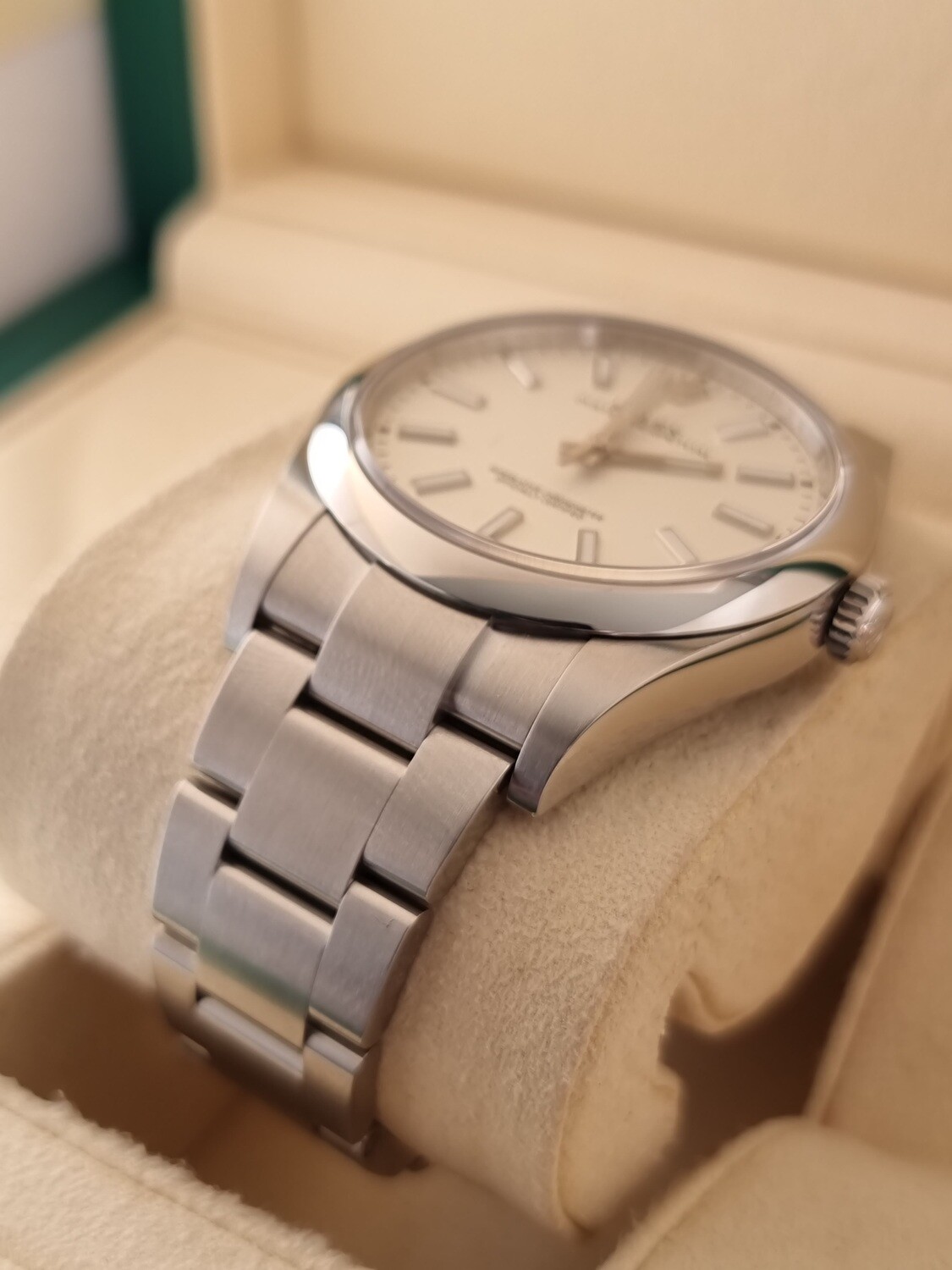 Rolex OYSTER PERPETUAL 39 114300, White Dial, 2019 Full Set, Excellent Condition