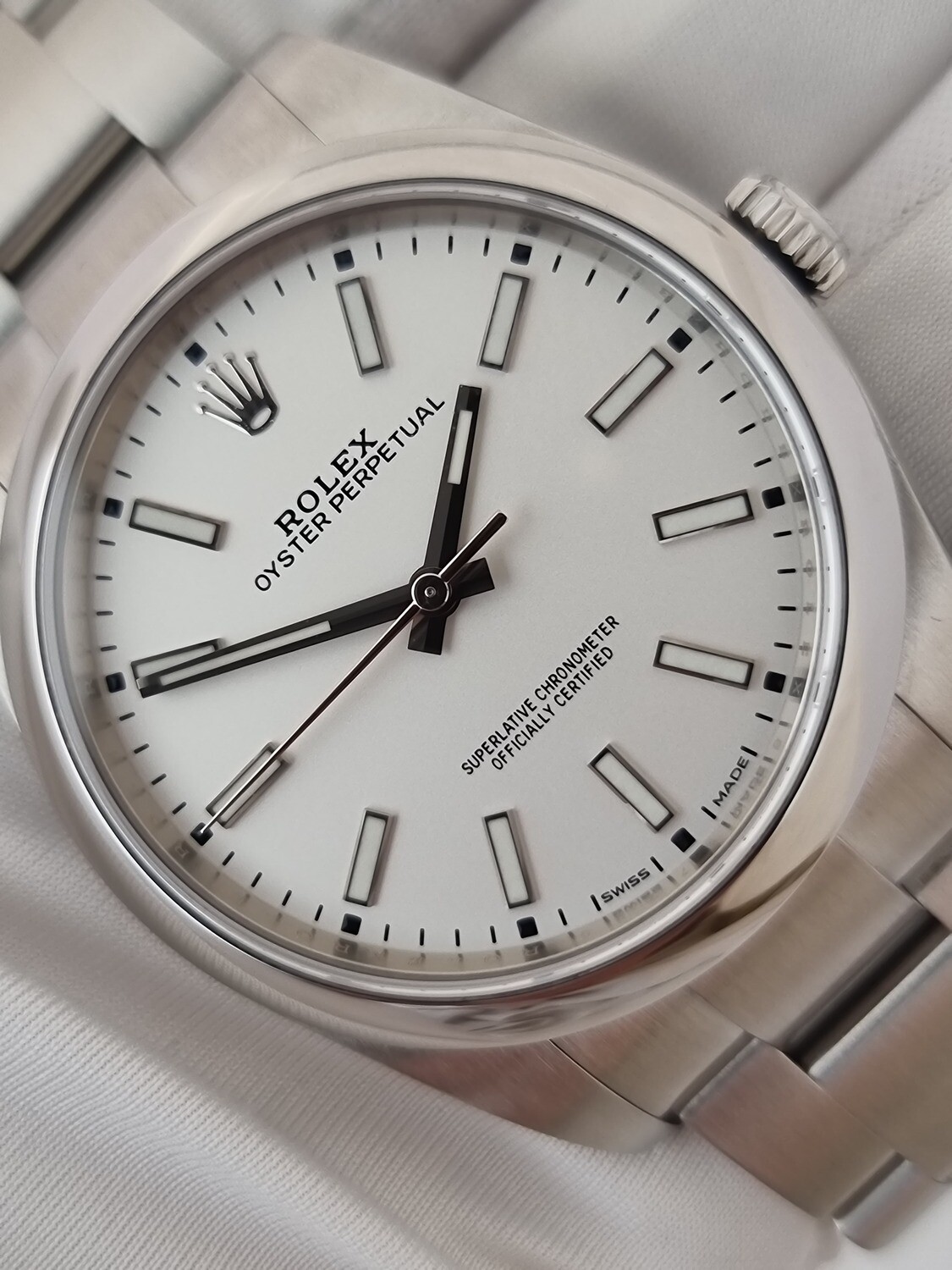 Rolex OYSTER PERPETUAL 39 114300, White Dial, 2019 Full Set, Excellent Condition