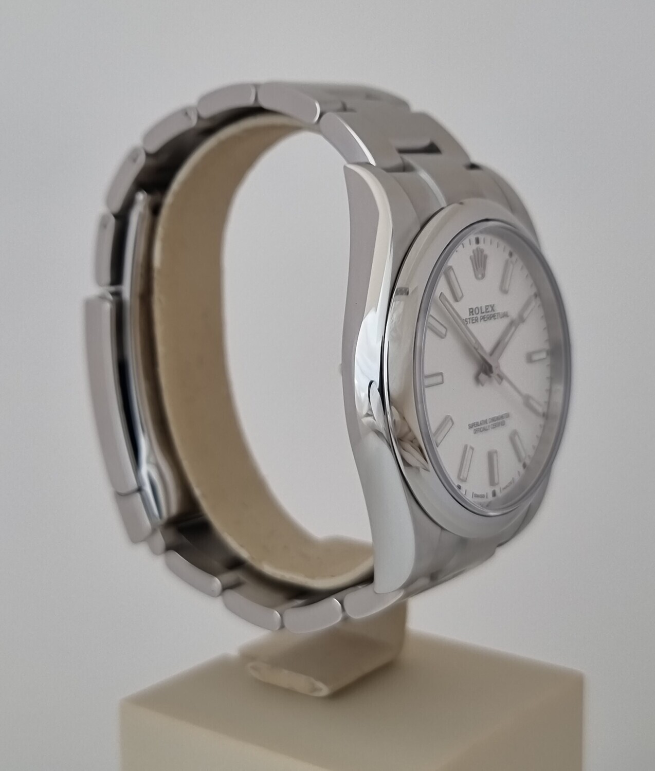 Rolex OYSTER PERPETUAL 39 114300, White Dial, 2019 Full Set, Excellent Condition