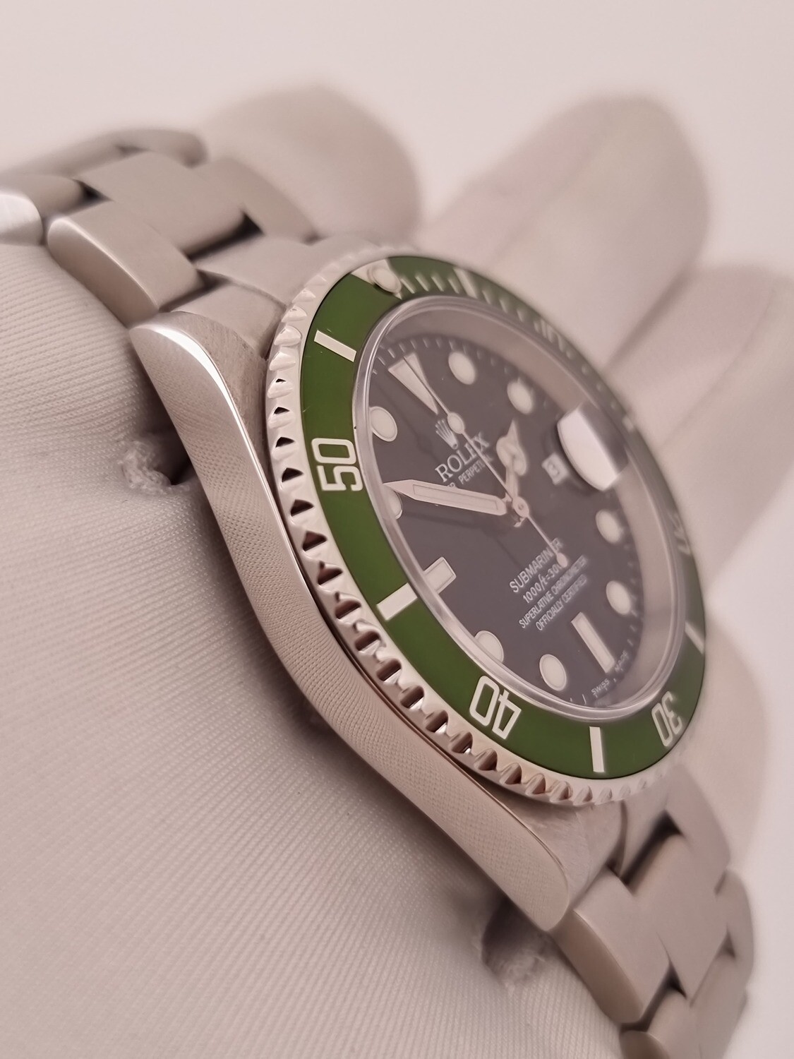 Rolex Submariner 16610LV Kermit &#39;Flat 4&#39; - Full Set, Rare &amp; Collectible