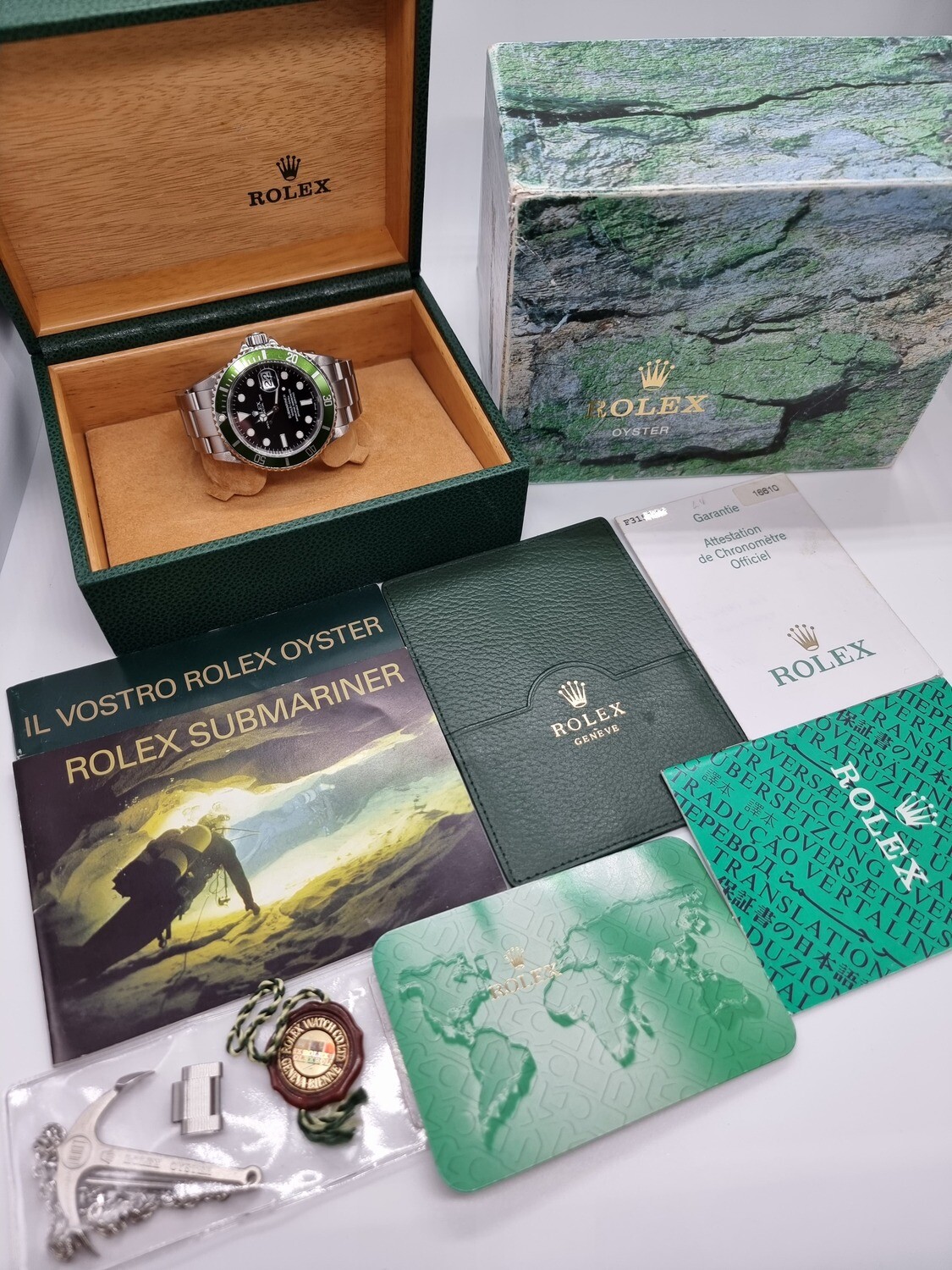 Rolex Submariner 16610LV Kermit &#39;Flat 4&#39; - Full Set, Rare &amp; Collectible