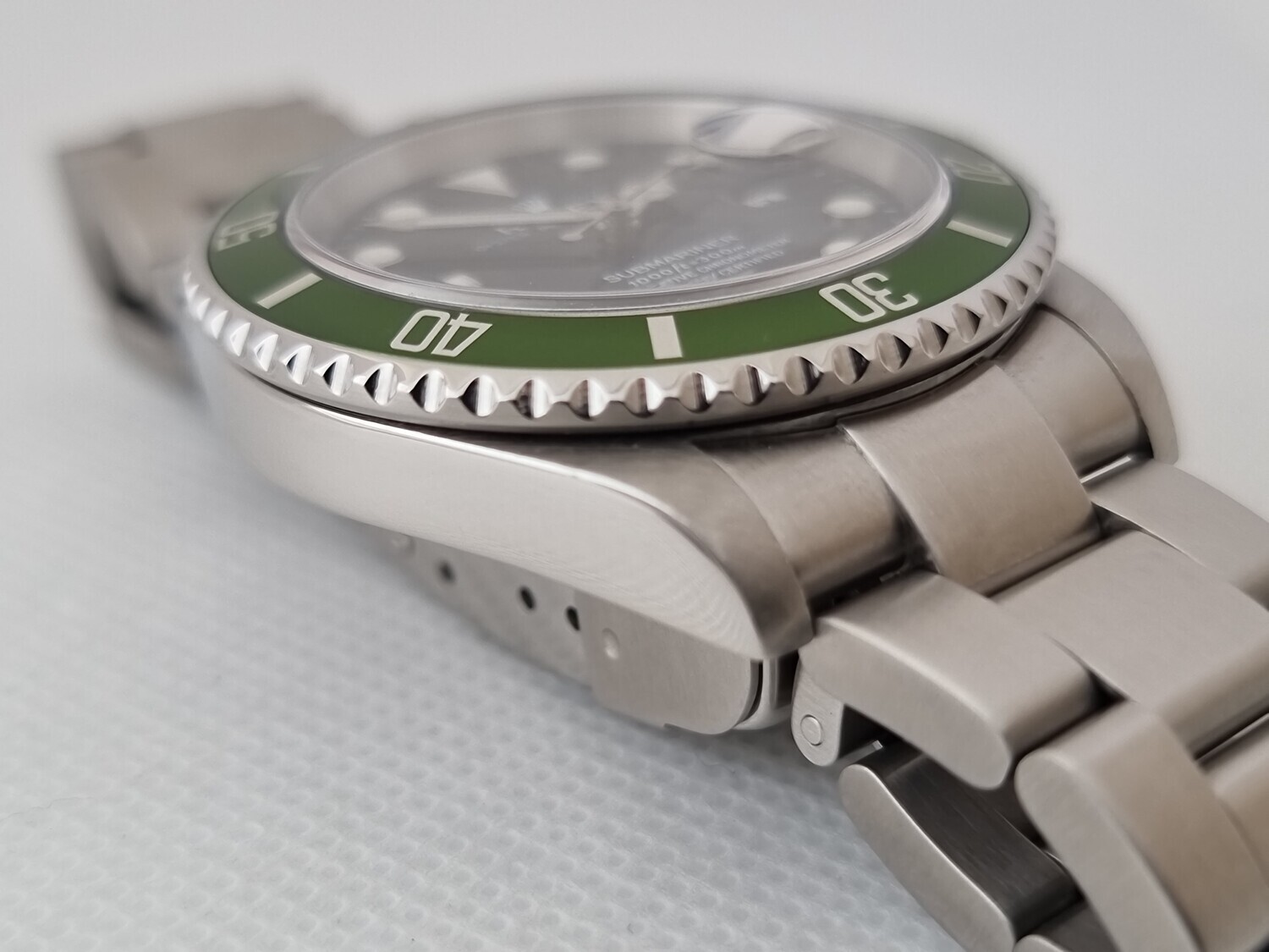 Rolex Submariner 16610LV Kermit &#39;Flat 4&#39; - Full Set, Rare &amp; Collectible