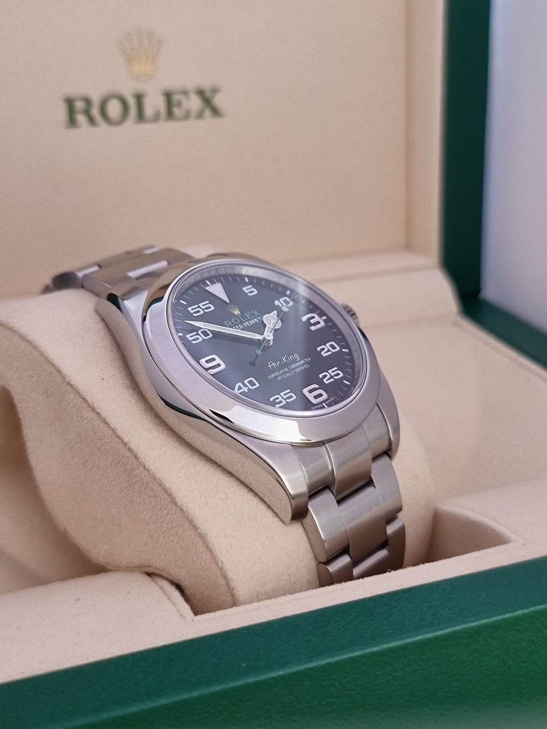 Rolex Airking Watch Ref: 116900 - 2018 Full Set - Discontinued Model - &#39;Bloodhound&#39;