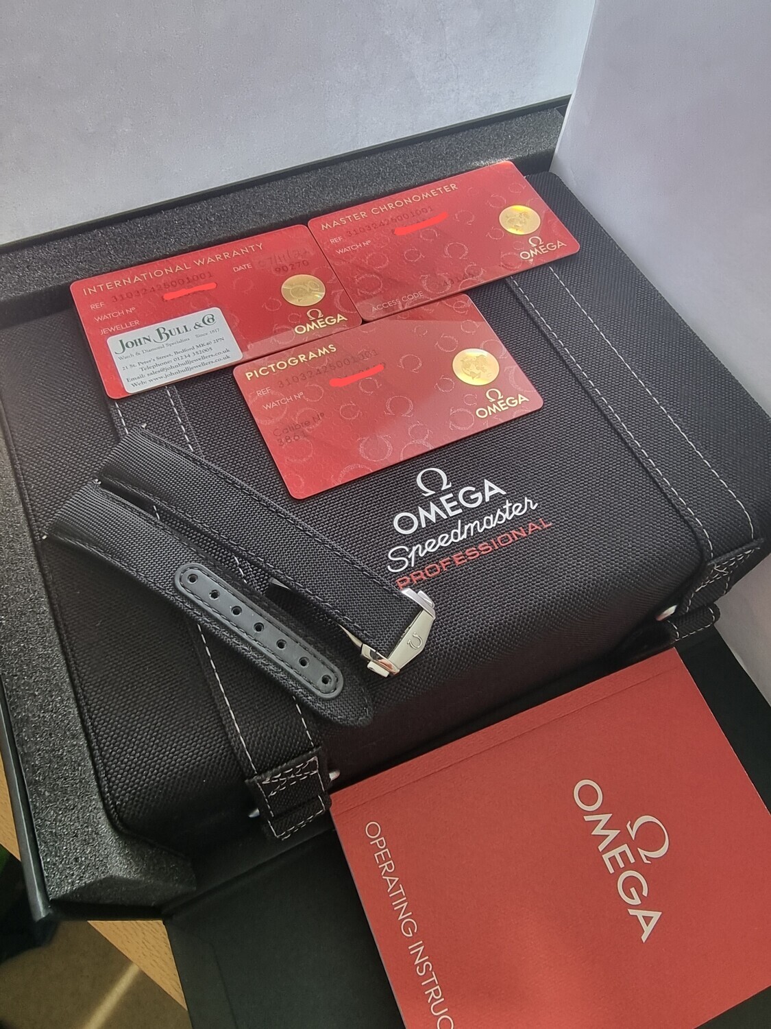 Omega Speedmaster Pro Moonwatch 42mm 310.32.42.50.01.001 - 2022 Full Set