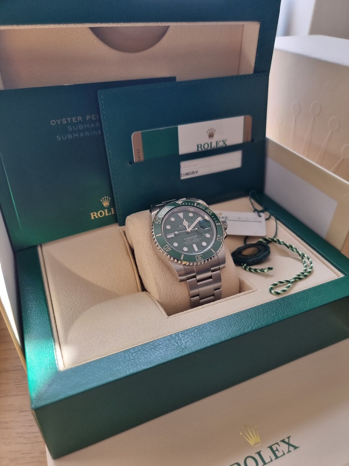 Rolex Submariner 116610LV Hulk, 2016 Full Set