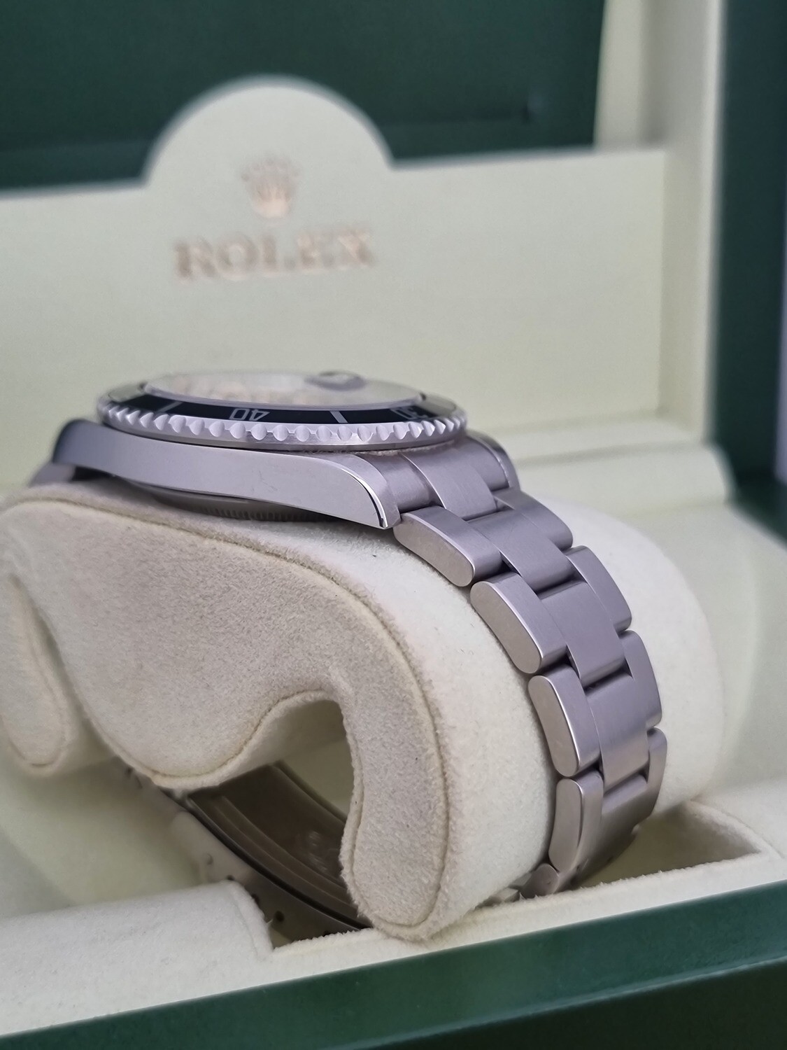Rolex Submariner Date 16610, 2009 Full Set, Exceptional Condition Never Polished