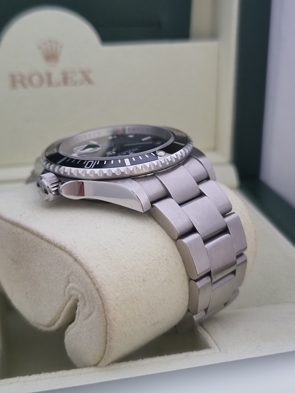 Rolex Submariner Date 16610, 2009 Full Set, Exceptional Condition Never Polished