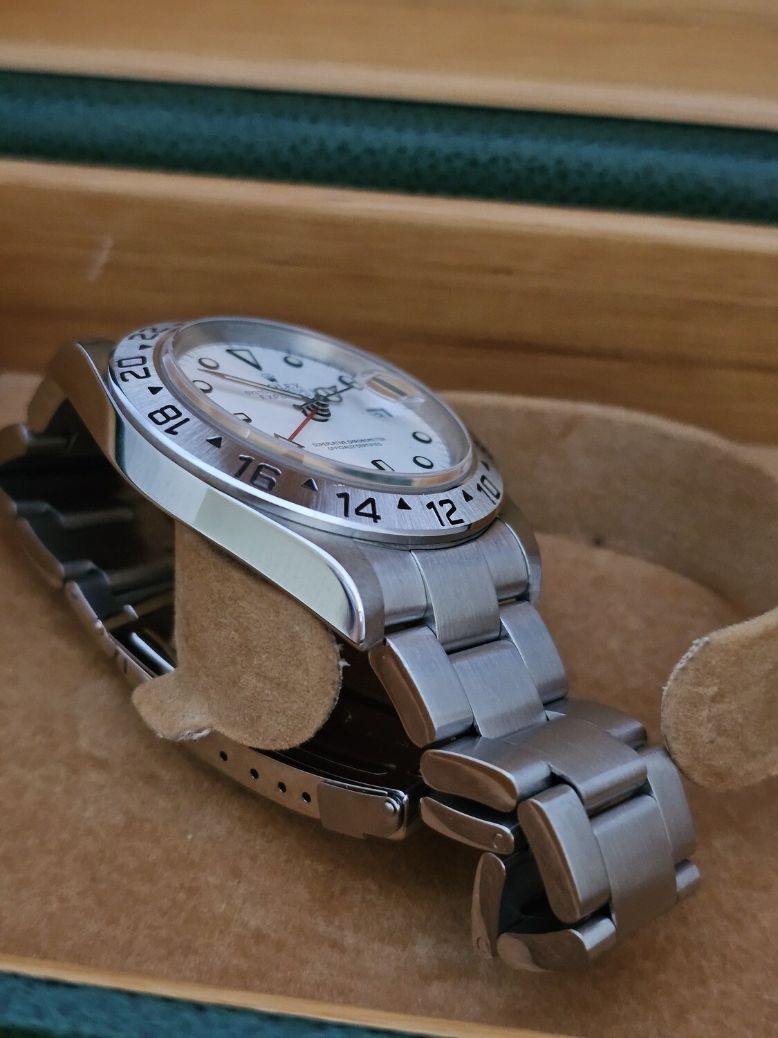 Rolex Explorer II 16570, Full Set, Swiss Only dial