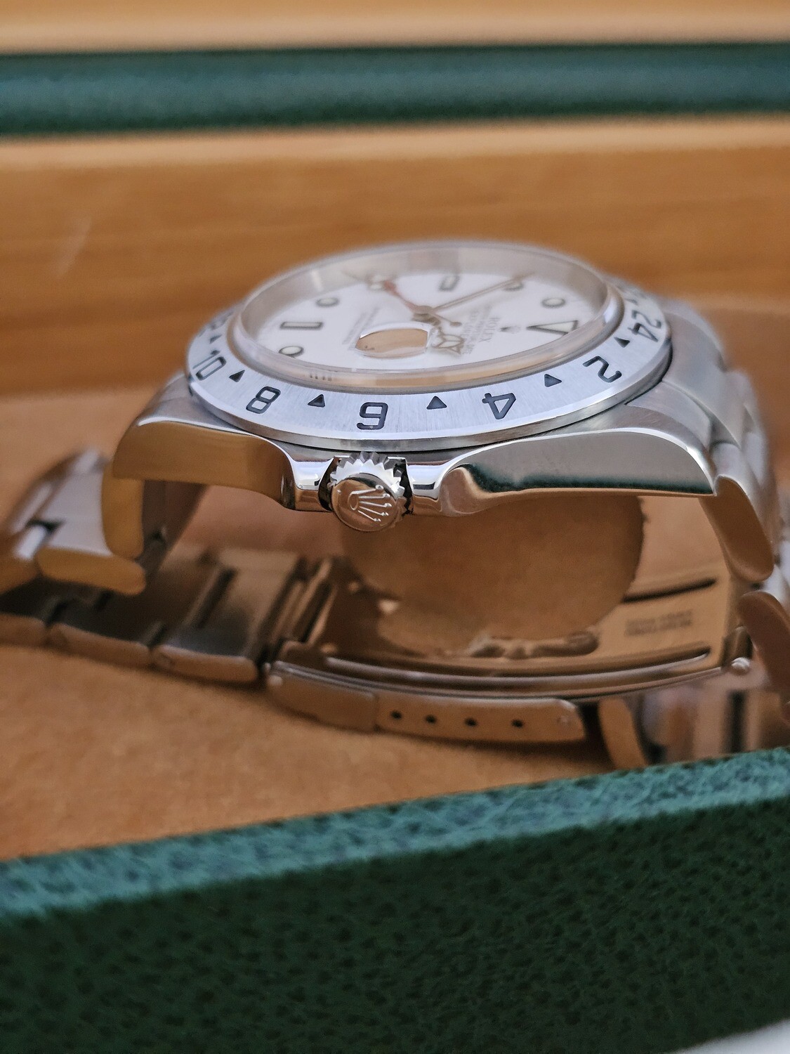 Rolex Explorer II 16570, Full Set, Swiss Only dial