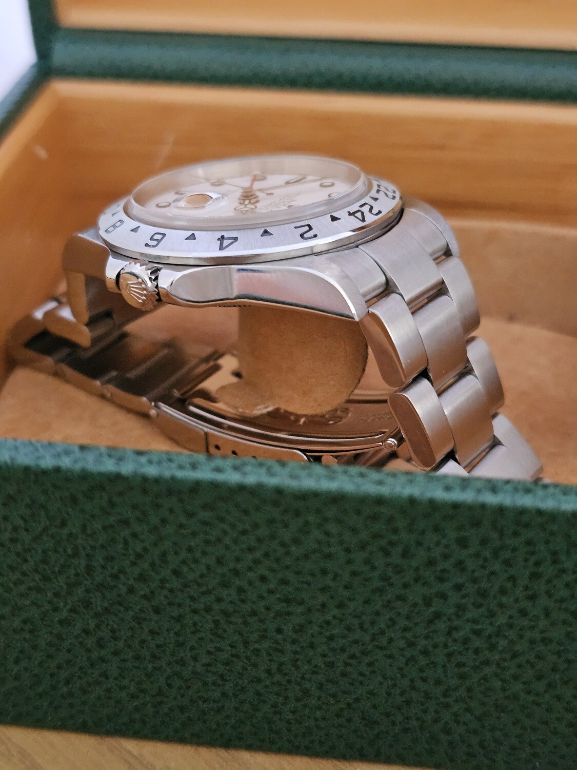 Rolex Explorer II 16570, Full Set, Swiss Only dial