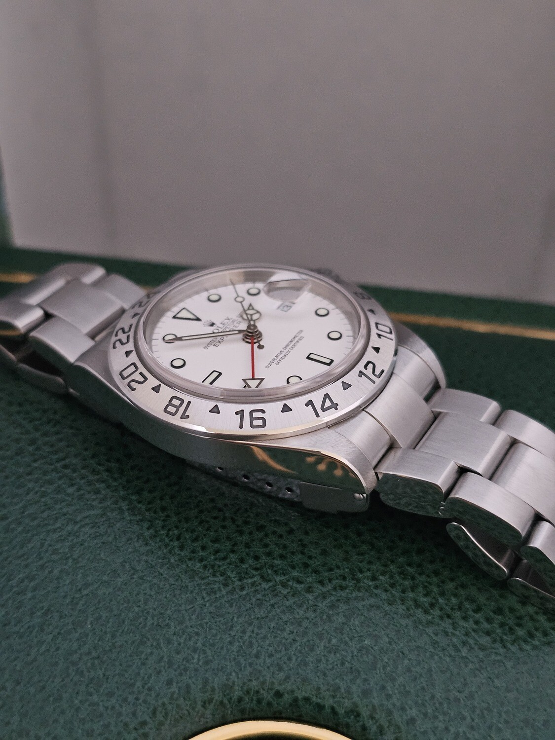 Rolex Explorer II 16570, Full Set, Swiss Only dial