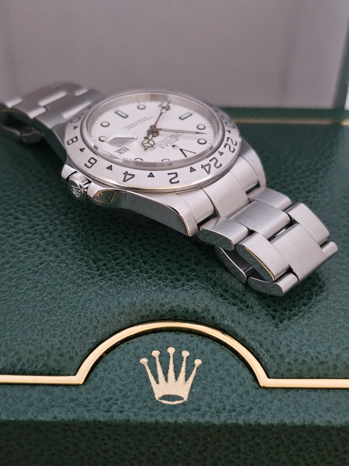 Rolex Explorer II 16570, Full Set, Swiss Only dial