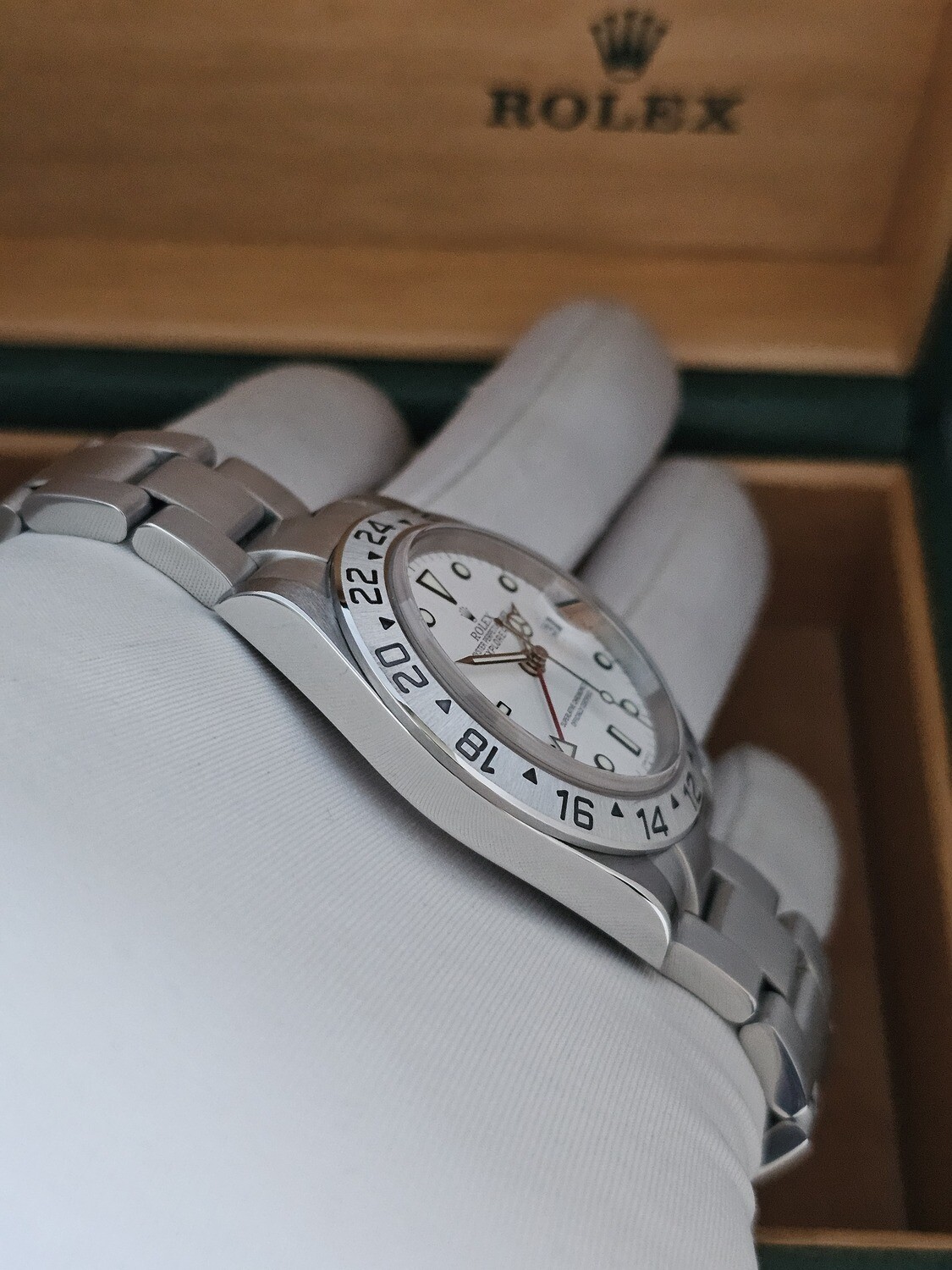 Rolex Explorer II 16570, Full Set, Swiss Only dial