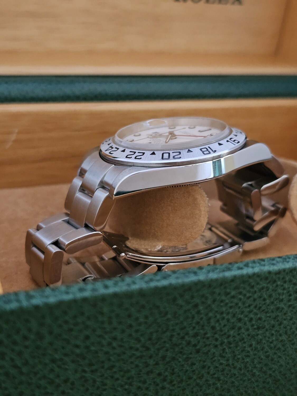 Rolex Explorer II 16570, Full Set, Swiss Only dial