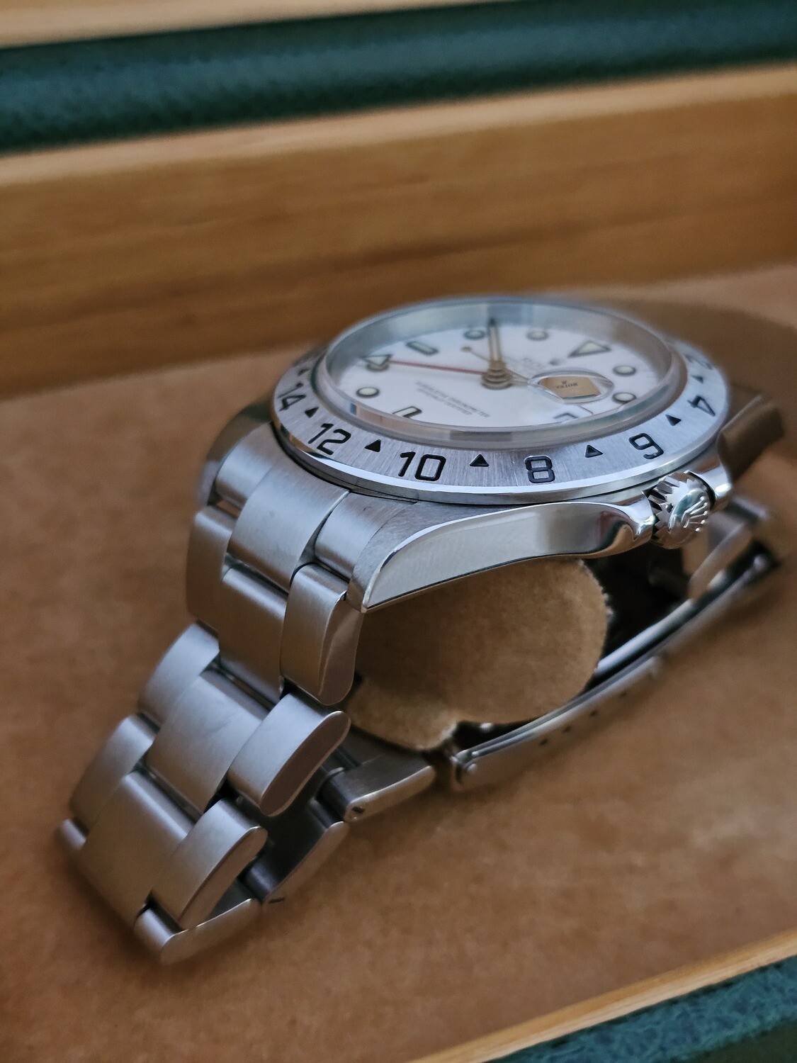 Rolex Explorer II 16570, Full Set, Swiss Only dial