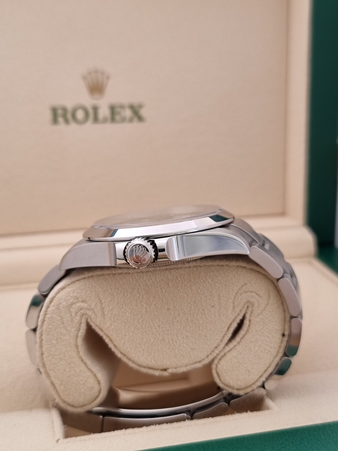Rolex Airking 126900, 2023 Full Set Unworn, The Latest Model of the &#39;Bloodhound&#39;