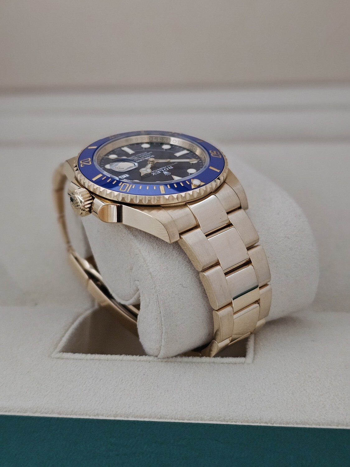 Rolex Submariner Date, 18K Gold Bluesy, 126618LB 2023 Full Set