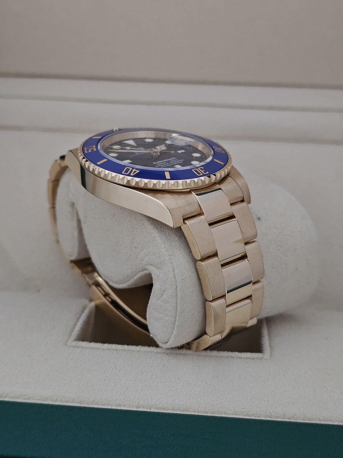 Rolex Submariner Date, 18K Gold Bluesy, 126618LB 2023 Full Set