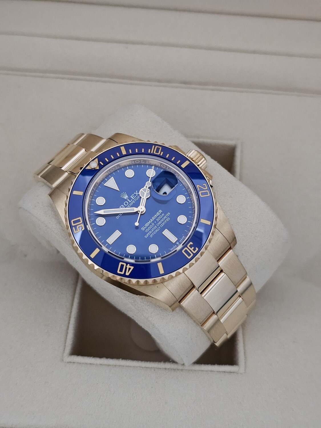 Rolex Submariner Date, 18K Gold Bluesy, 126618LB 2023 Full Set