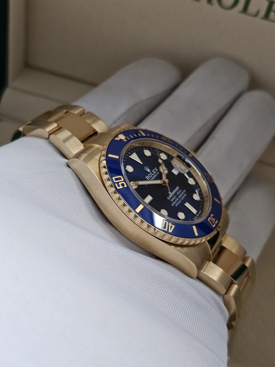 Rolex Submariner Date, 18K Gold Bluesy, 126618LB 2023 Full Set
