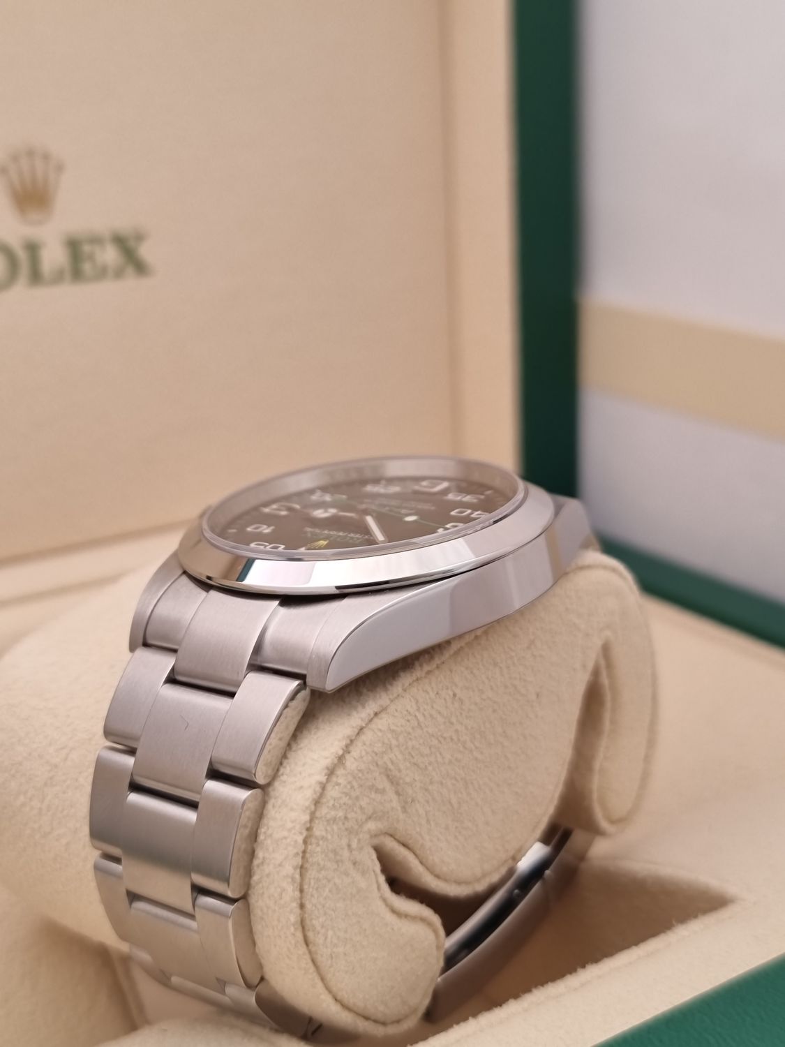 Rolex Airking Watch 126900, 2023 Full Set, &#39;Bloodhound&#39; Original receipt