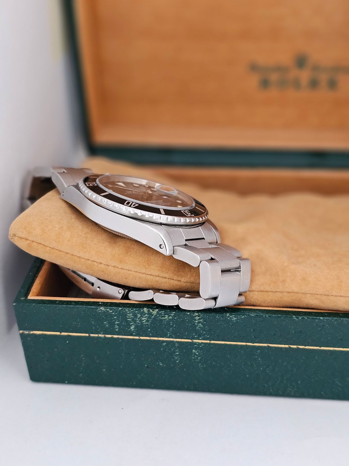Rolex Submariner Date 16800, 40mm Box &amp; Papers