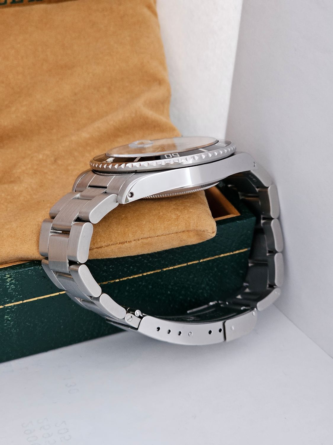 Rolex Submariner Date 16800, 40mm Box &amp; Papers
