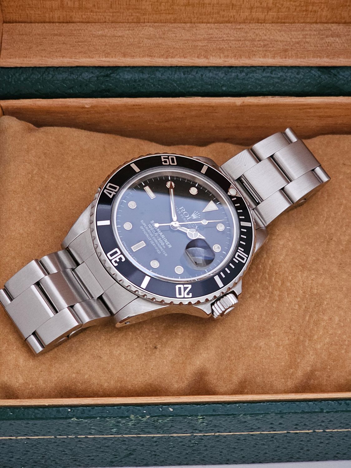 Rolex Submariner Date 16800, 40mm Box &amp; Papers