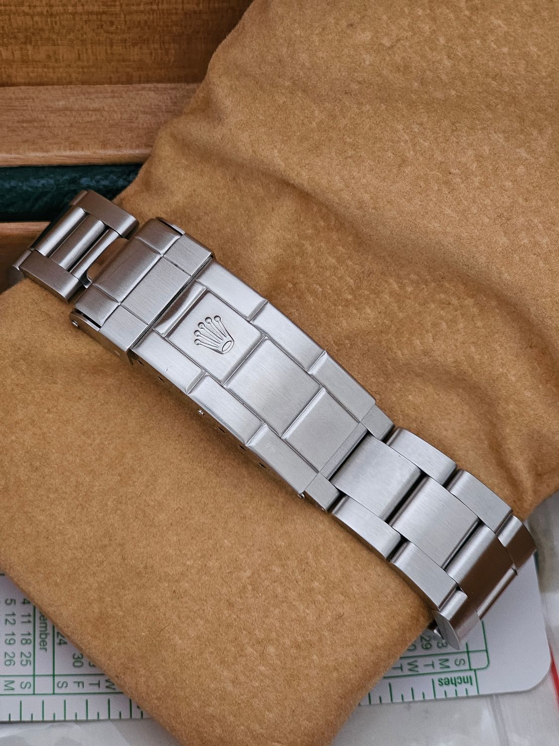 Rolex Submariner Date 16800, 40mm Box &amp; Papers