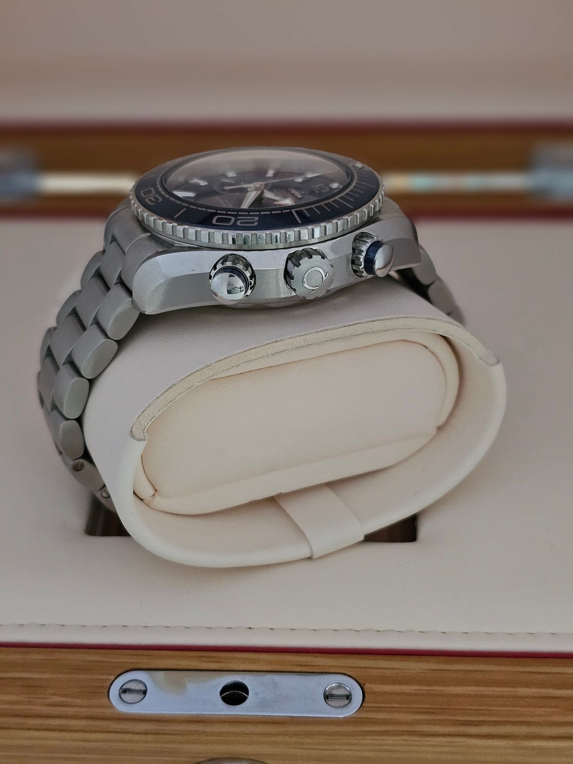 OMEGA Seamaster Planet Ocean Blue Men&#39;s Watch - 215.30.46.51.03.001 Box &amp; Cards