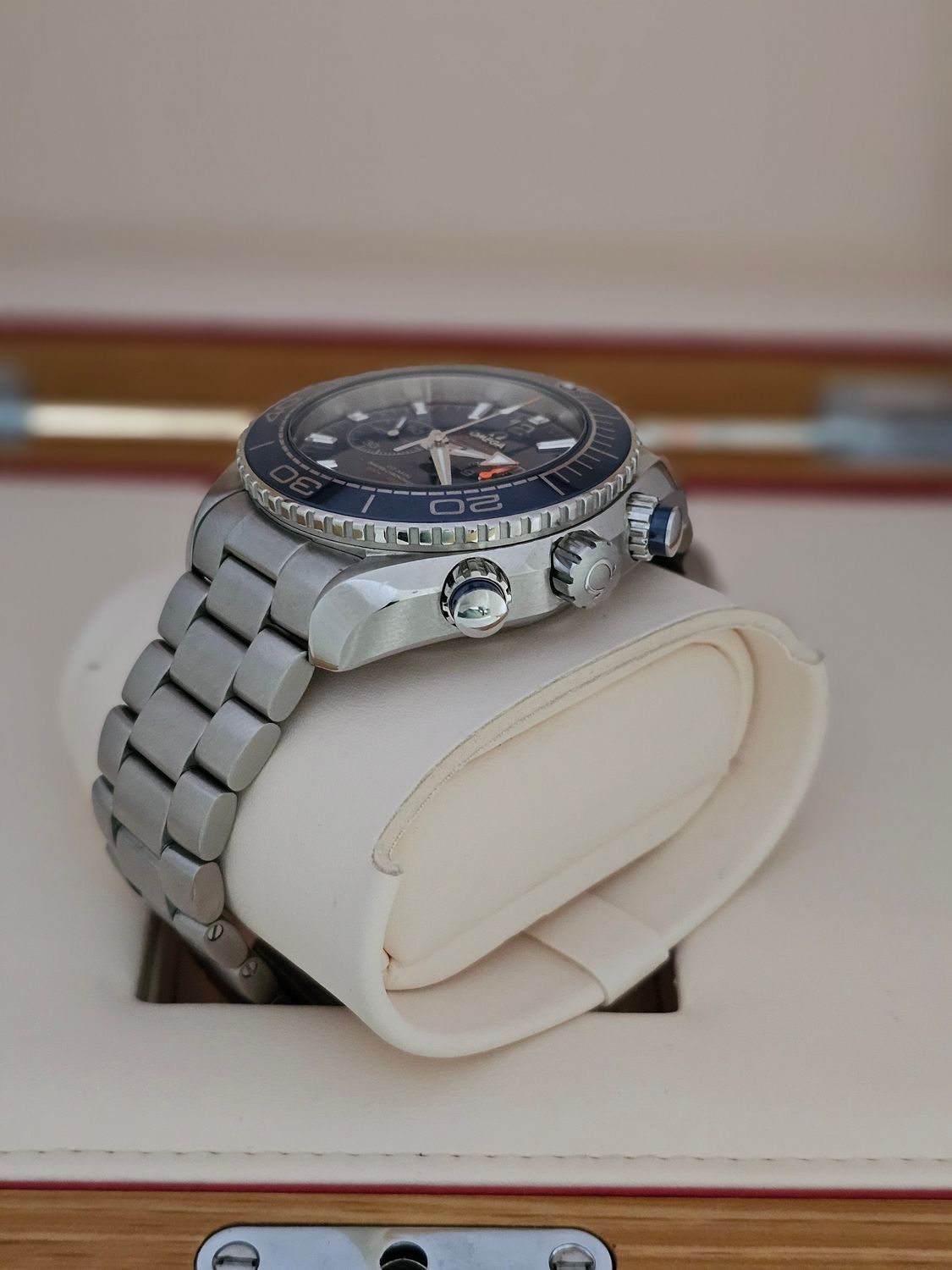 OMEGA Seamaster Planet Ocean Blue Men&#39;s Watch - 215.30.46.51.03.001 Box &amp; Cards