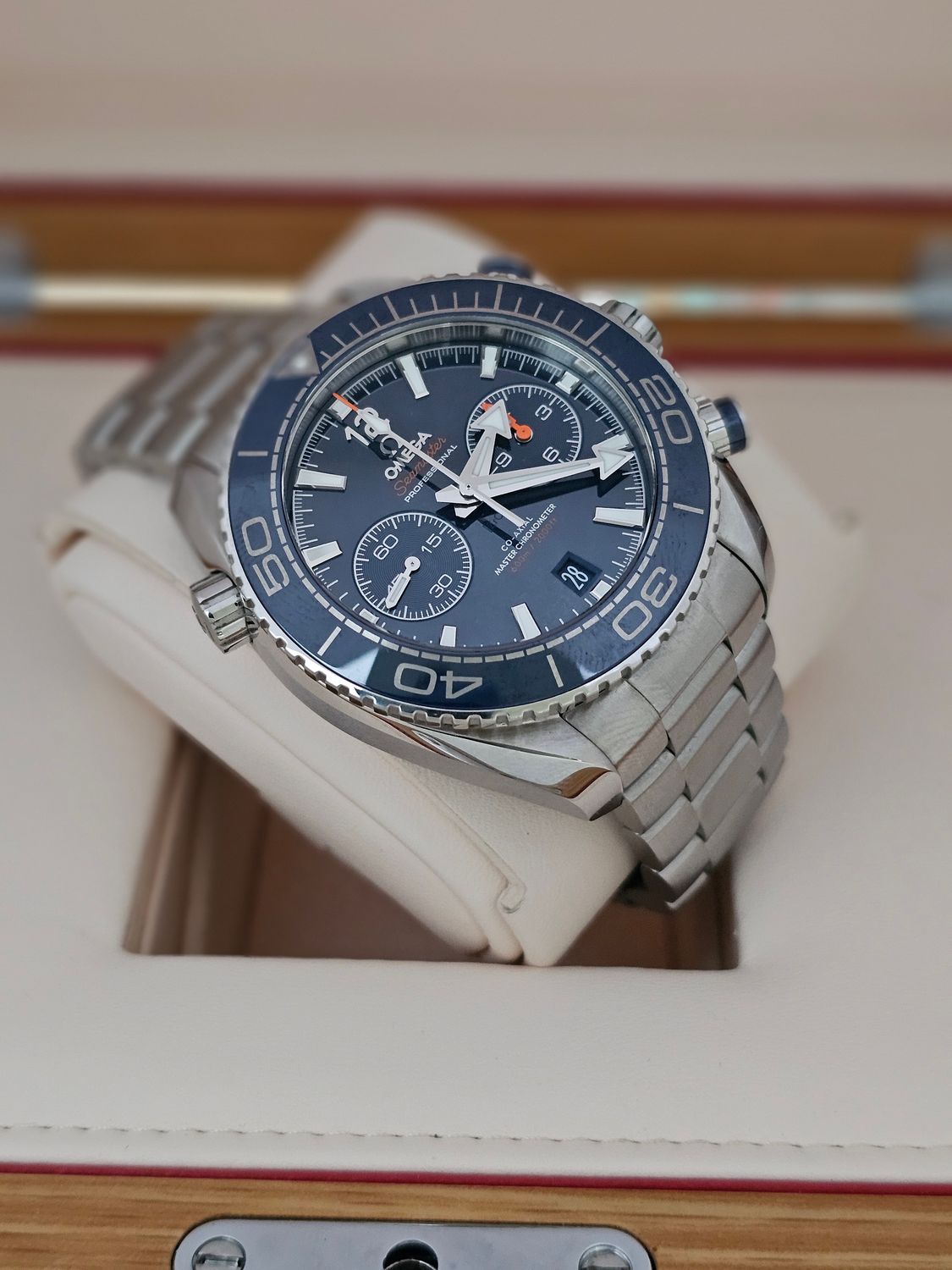 OMEGA Seamaster Planet Ocean Blue Men&#39;s Watch - 215.30.46.51.03.001 Box &amp; Cards