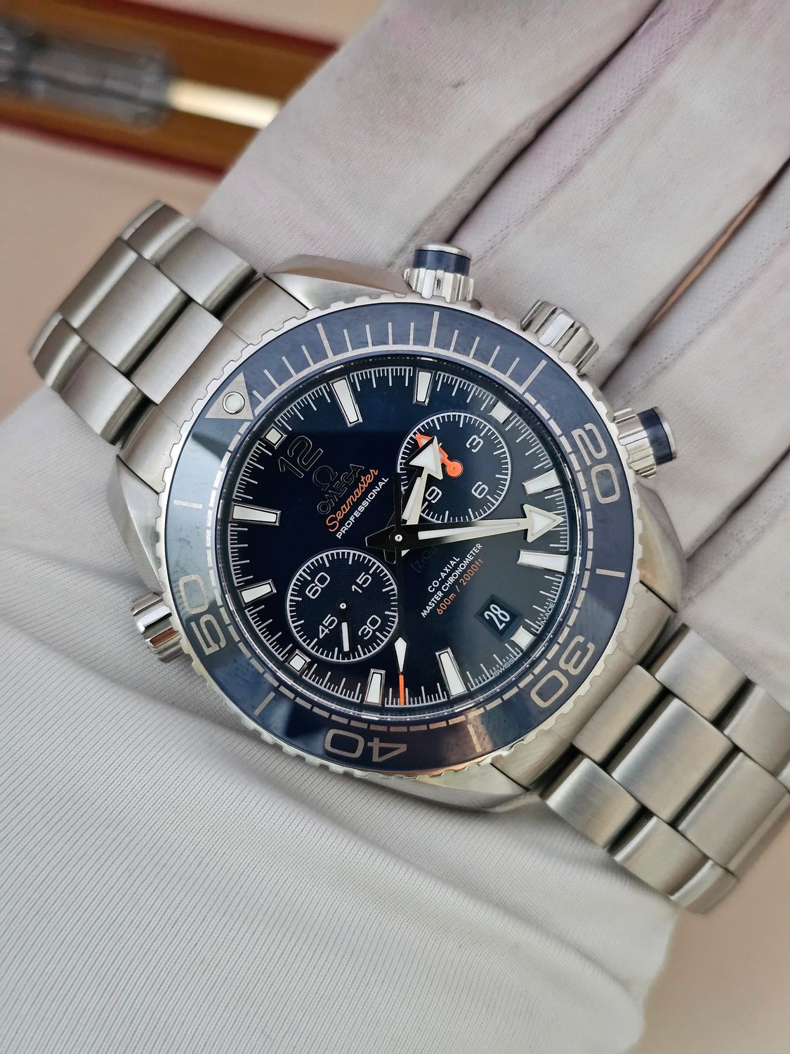 OMEGA Seamaster Planet Ocean Blue Men&#39;s Watch - 215.30.46.51.03.001 Box &amp; Cards