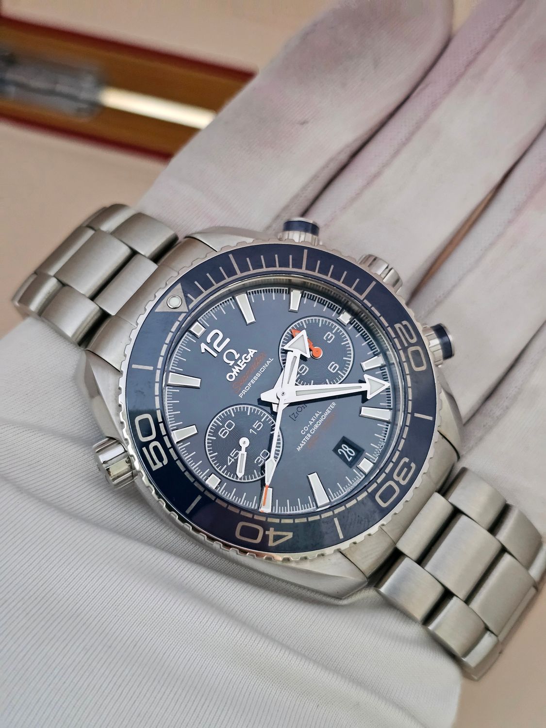 OMEGA Seamaster Planet Ocean Blue Men&#39;s Watch - 215.30.46.51.03.001 Box &amp; Cards