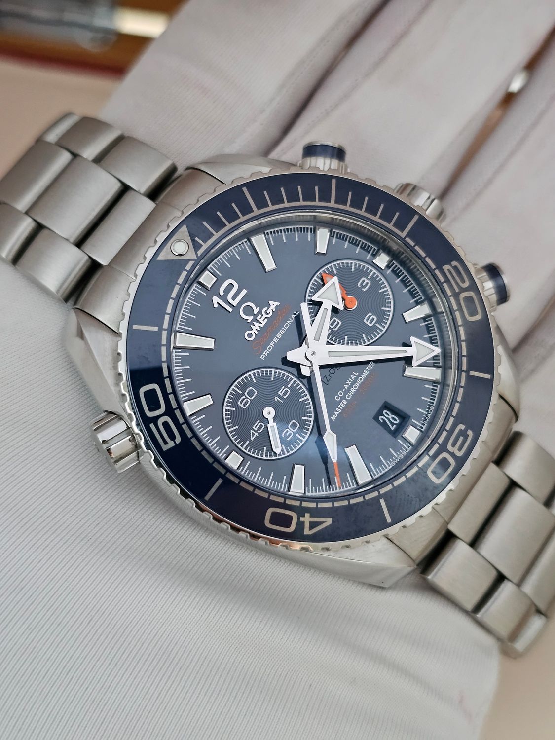 OMEGA Seamaster Planet Ocean Blue Men&#39;s Watch - 215.30.46.51.03.001 Box &amp; Cards