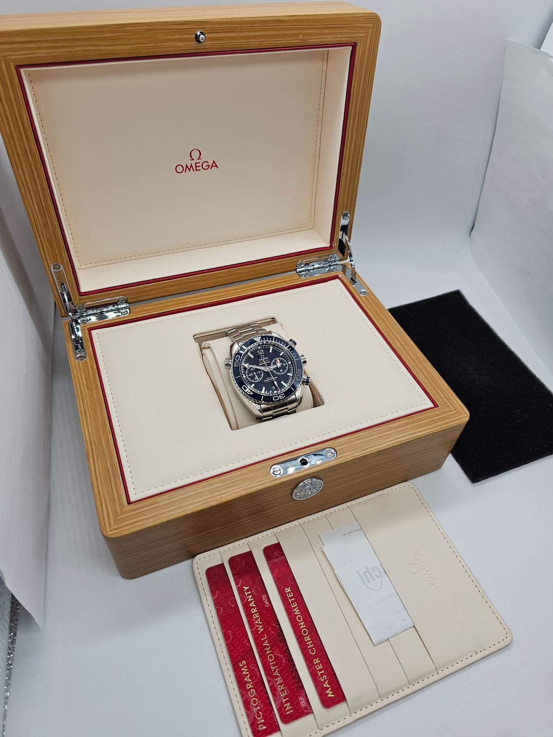 OMEGA Seamaster Planet Ocean Blue Men&#39;s Watch - 215.30.46.51.03.001 Box &amp; Cards