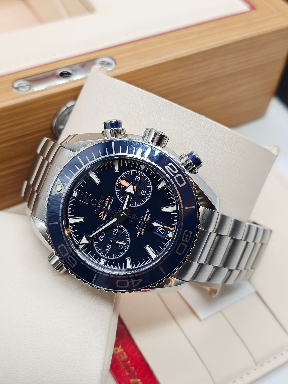 OMEGA Seamaster Planet Ocean Blue Men&#39;s Watch - 215.30.46.51.03.001 Box &amp; Cards