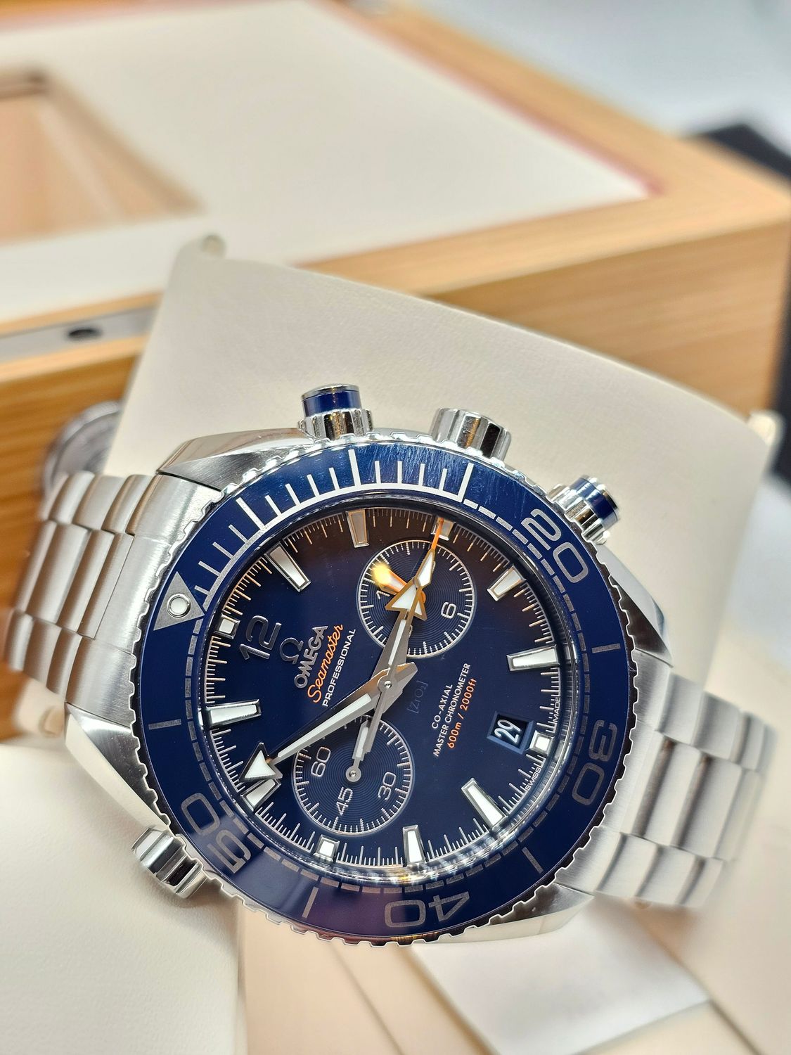 OMEGA Seamaster Planet Ocean Blue Men&#39;s Watch - 215.30.46.51.03.001 Box &amp; Cards