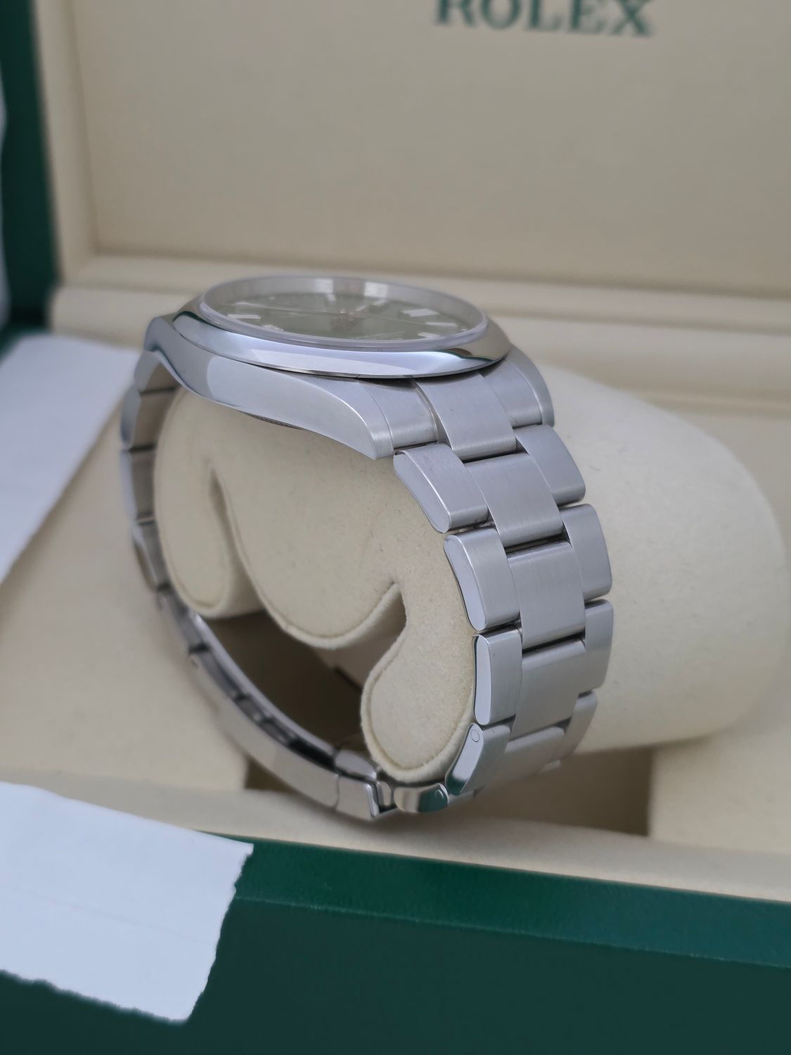 Rolex Oyster Perpetual Green 41mm, Ref 134300 - 2025 Full Set virtually Unworn