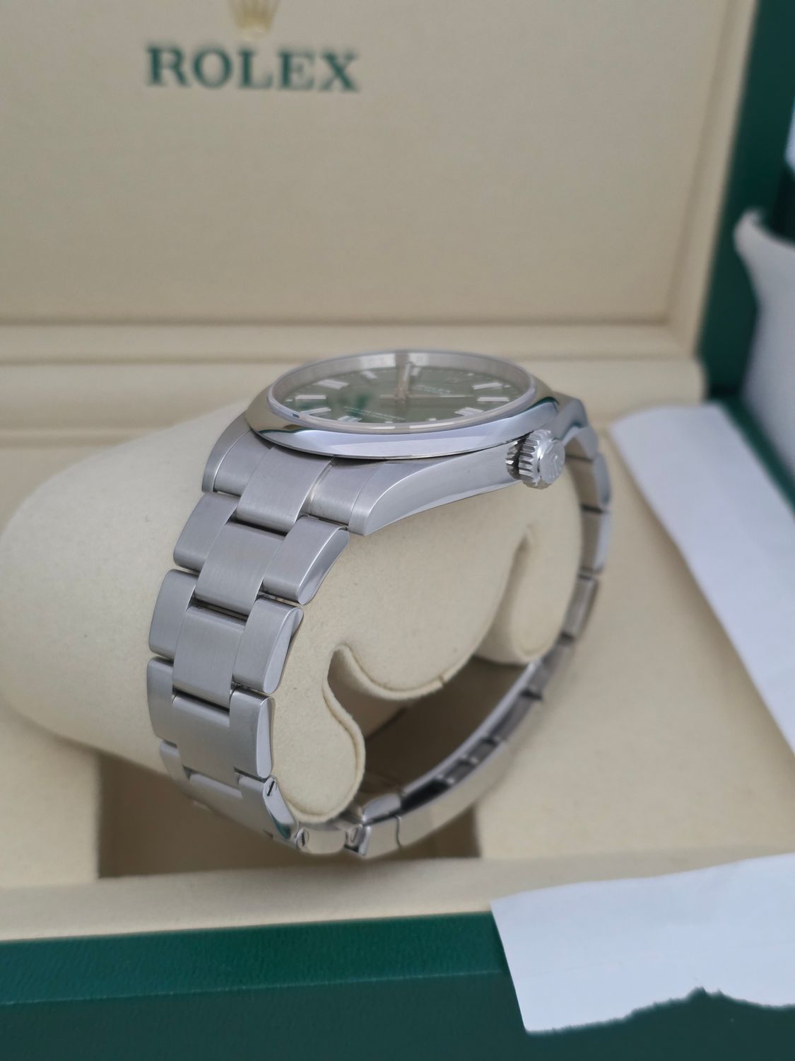Rolex Oyster Perpetual Green 41mm, Ref 134300 - 2025 Full Set virtually Unworn
