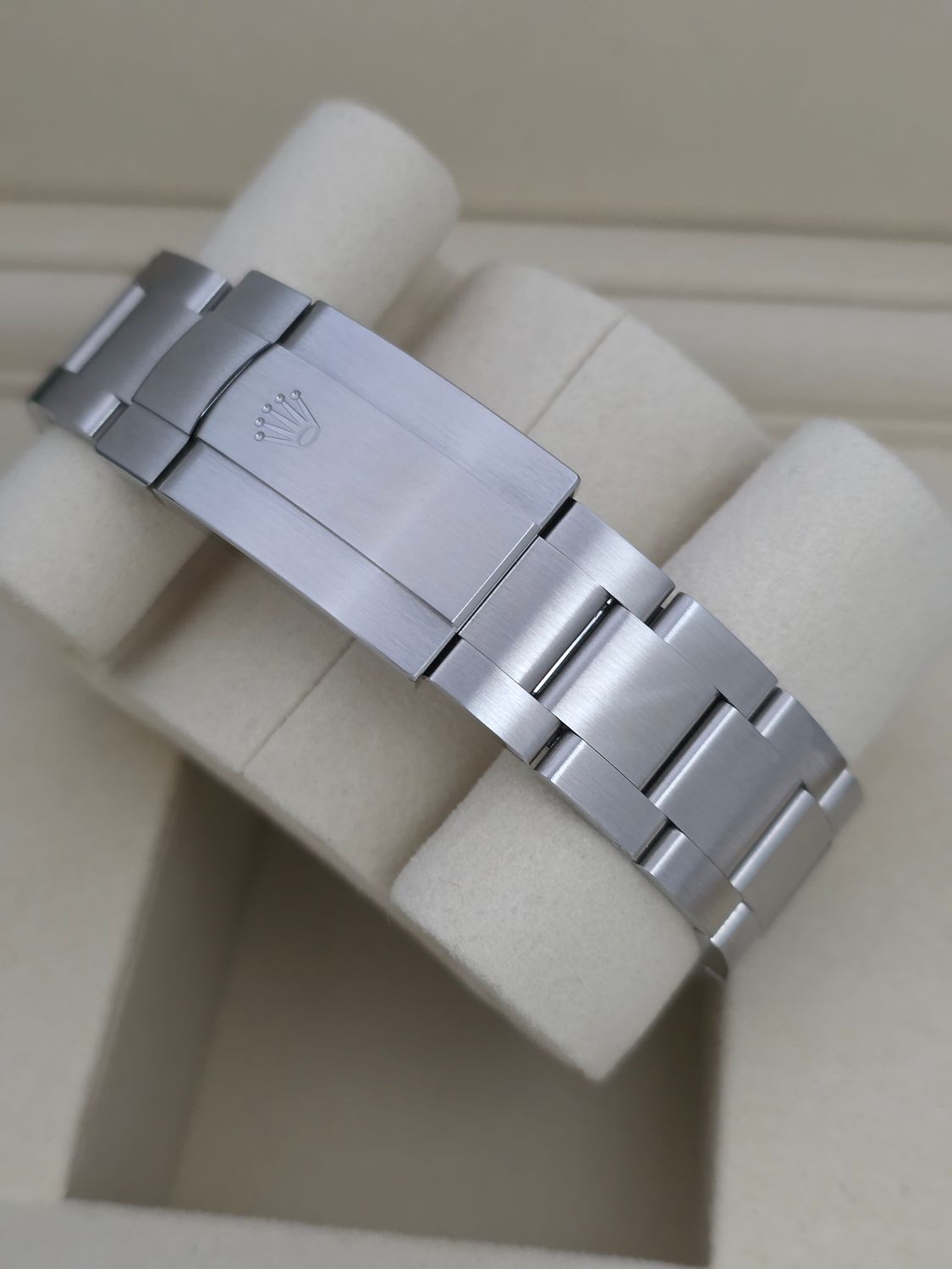 Rolex Oyster Perpetual Green 41mm, Ref 134300 - 2025 Full Set virtually Unworn