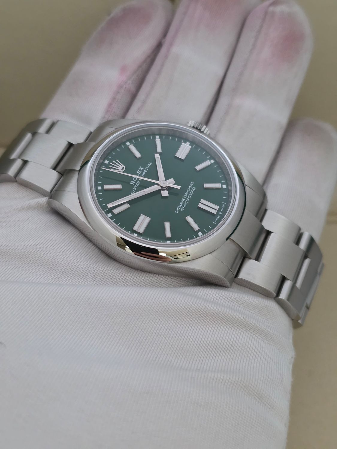 Rolex Oyster Perpetual Green 41mm, Ref 134300 - 2025 Full Set virtually Unworn