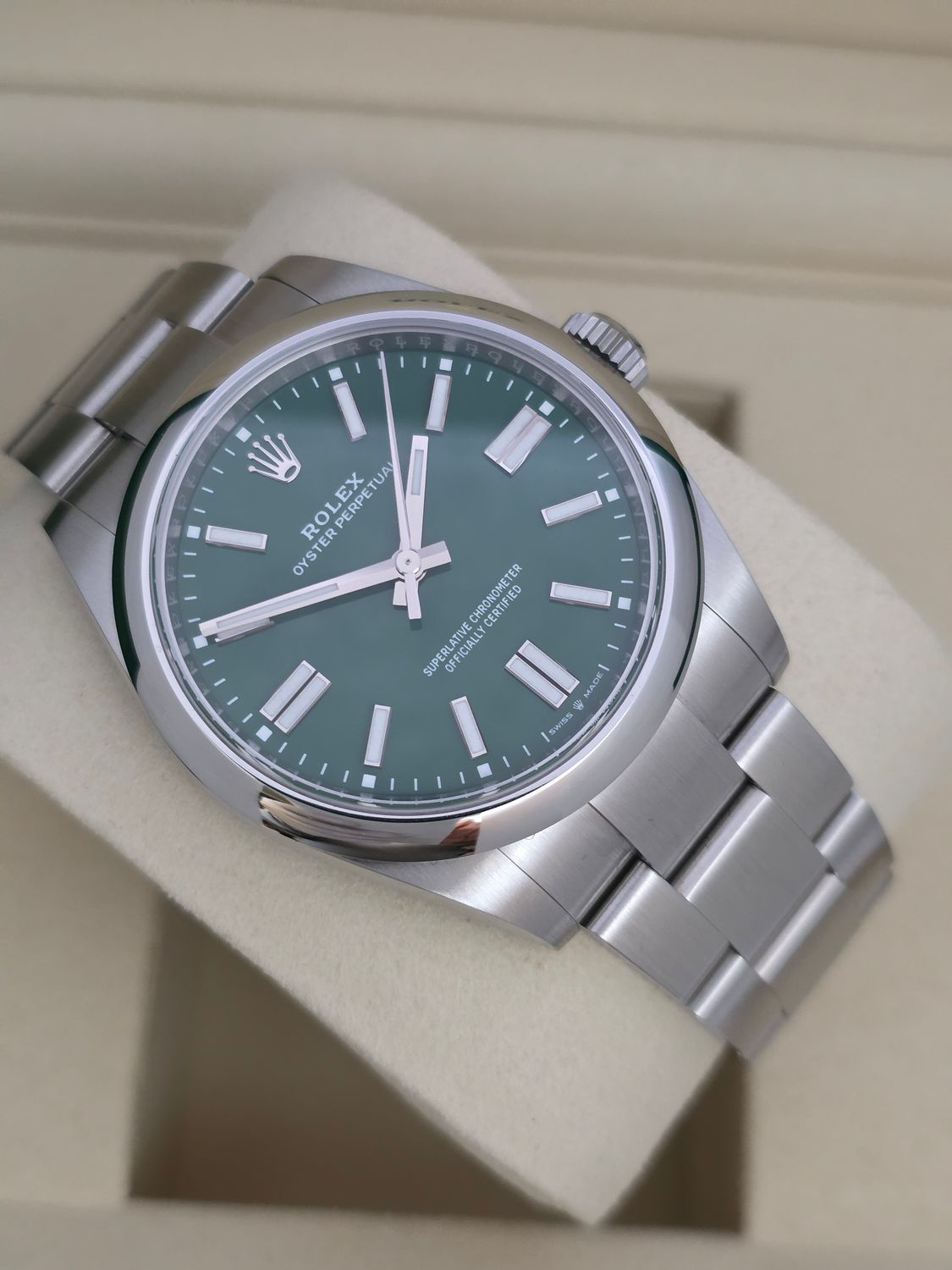 Rolex Oyster Perpetual Green 41mm, Ref 134300 - 2025 Full Set virtually Unworn