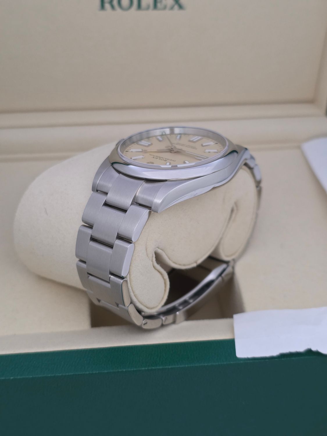 Rolex Oyster Perpetual Beige 41mm, Ref 134300 - 2025 Full Set virtually Unworn