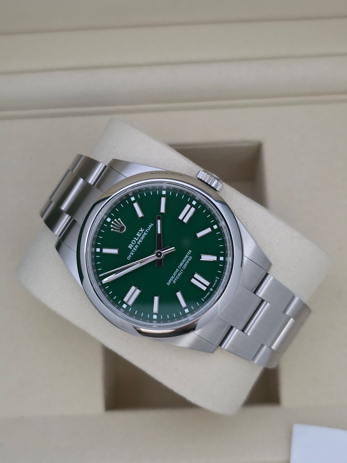 Rolex Oyster Perpetual Green 41mm, Ref 134300 - 2025 Full Set virtually Unworn
